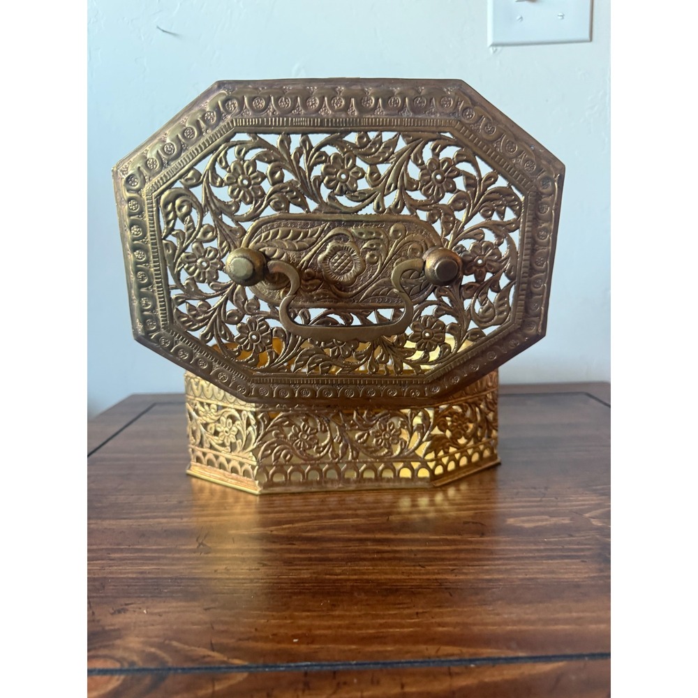 Vintage Brass Octagon Trinket Box - Ornate  Mughal Jewelry or Trinket Box - Picture 9 of 13